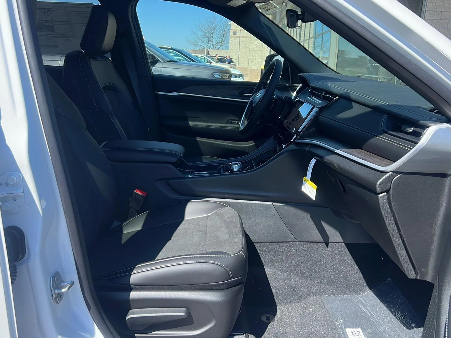 New 2026 Bright White Clearcoat Jeep Laredo Altitude image 21