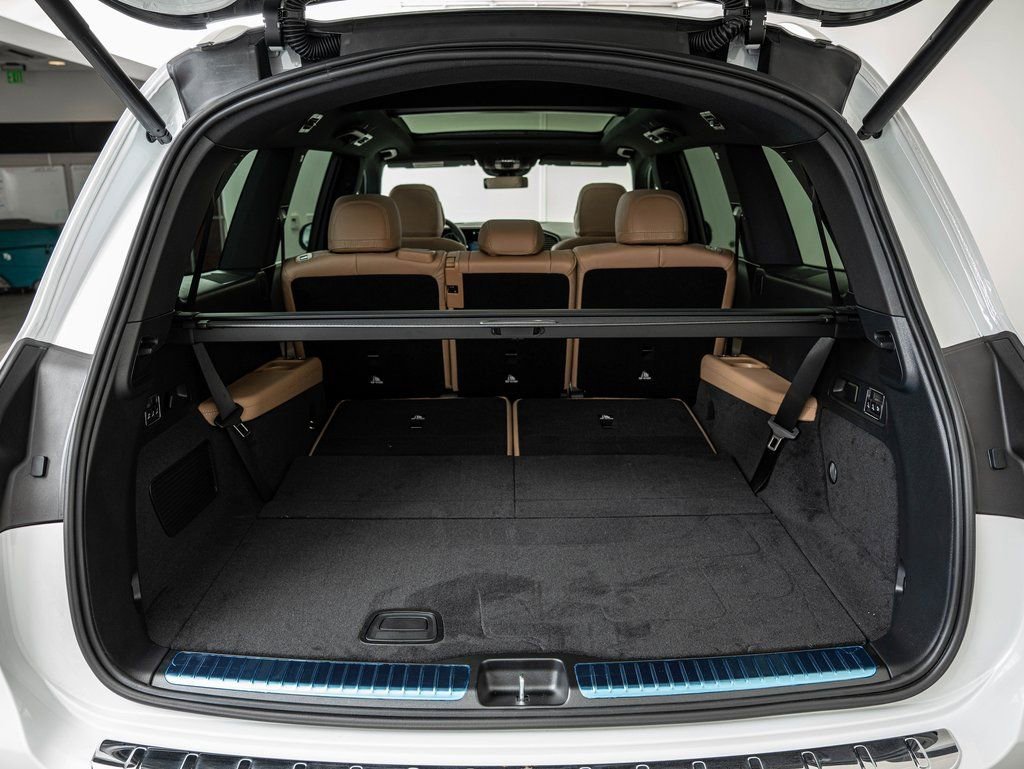 New 2026 MANUFAKTUR Moonlight White Metallic Mercedes-Benz GLS 580 image 41