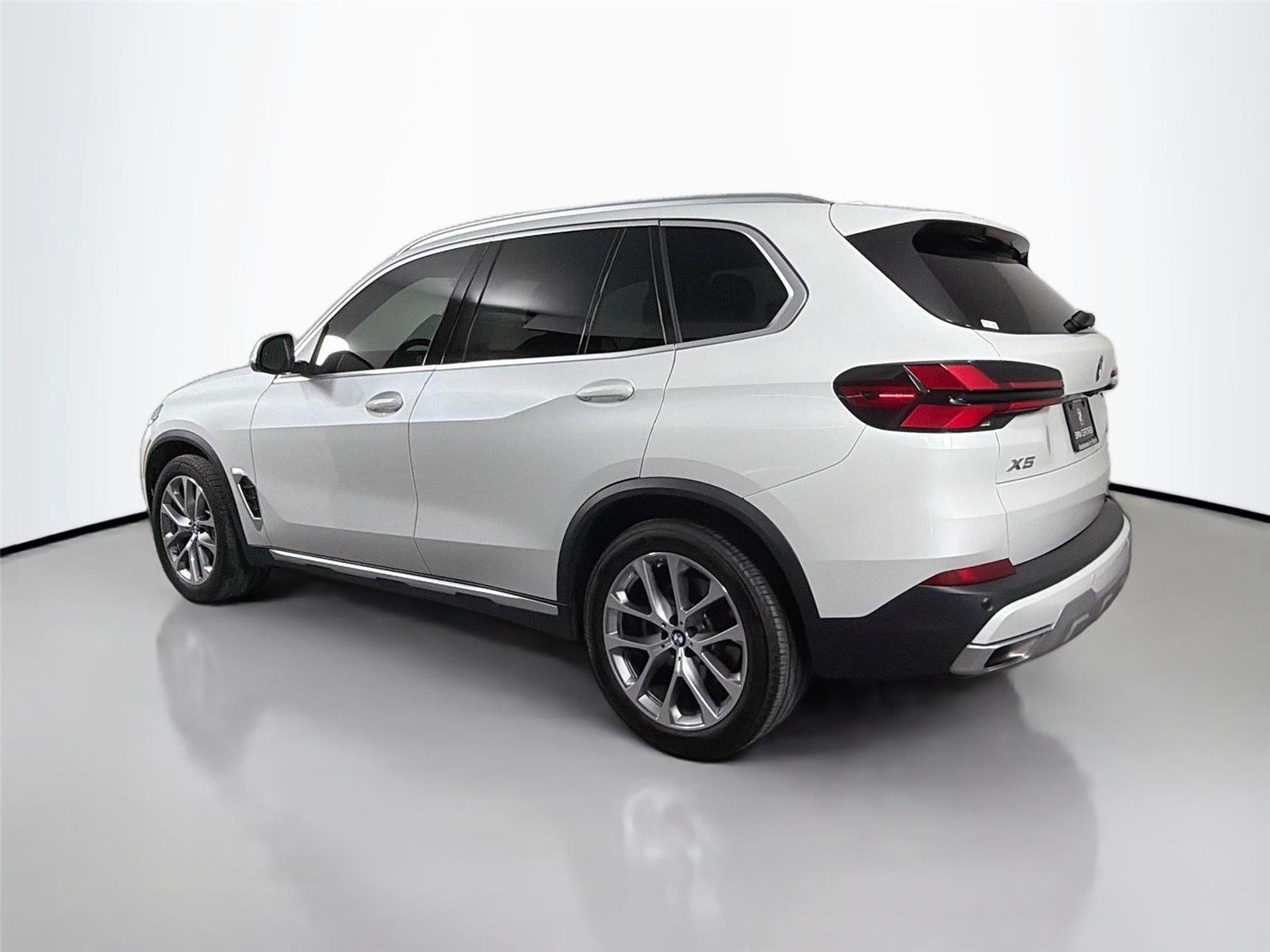 Certified Used 2024 Mineral White Metallic BMW xDrive40i image 7