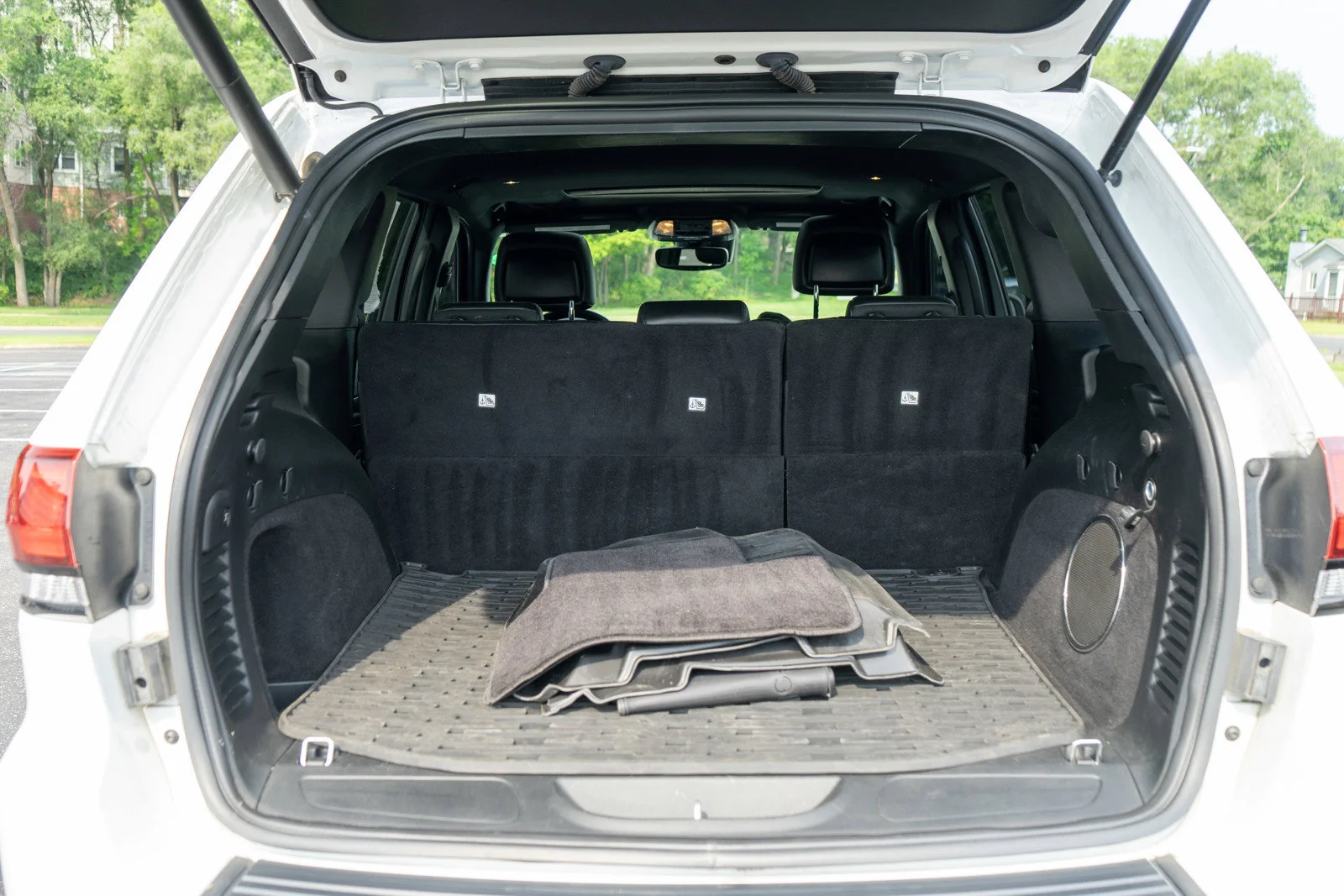 Used 2019 Bright White Clearcoat Jeep Altitude image 9