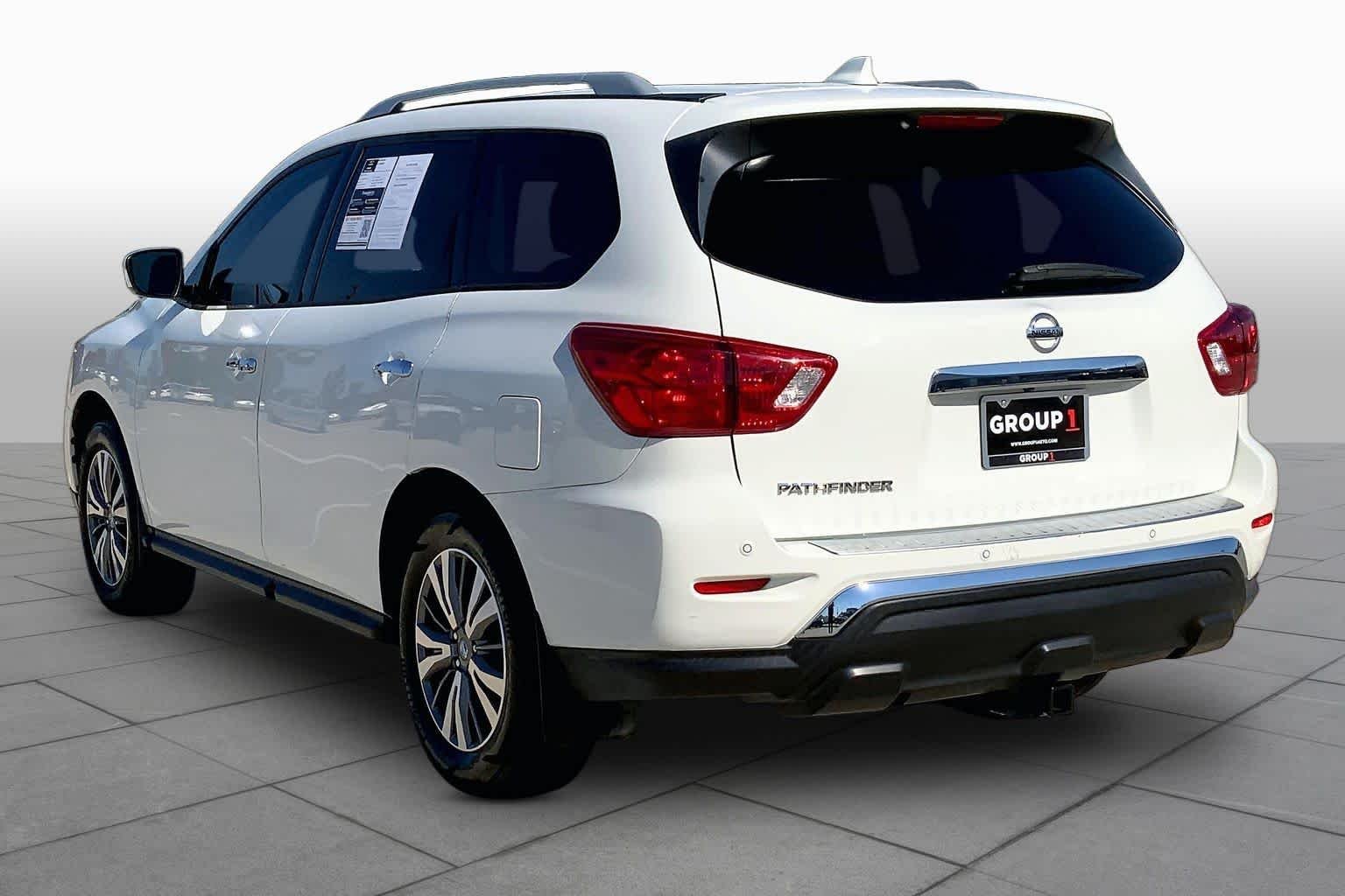 Used 2020 Glacier White Nissan S image 12