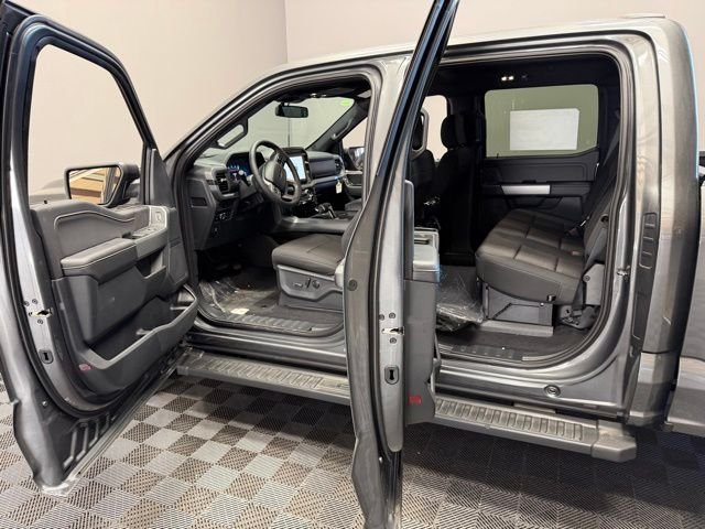 New 2026 Carbonized Gray Metallic Ford XLT image 13