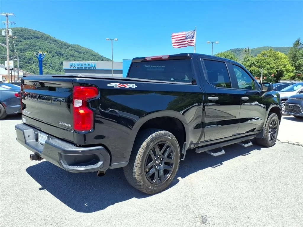 Used 2023 Black Chevrolet Custom image 7