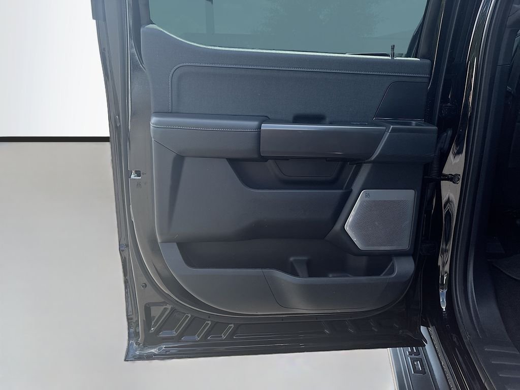 Used 2024  Ford Lariat image 14