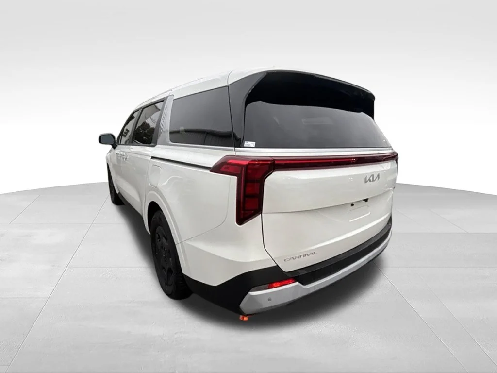Used 2026  Kia LX image 3