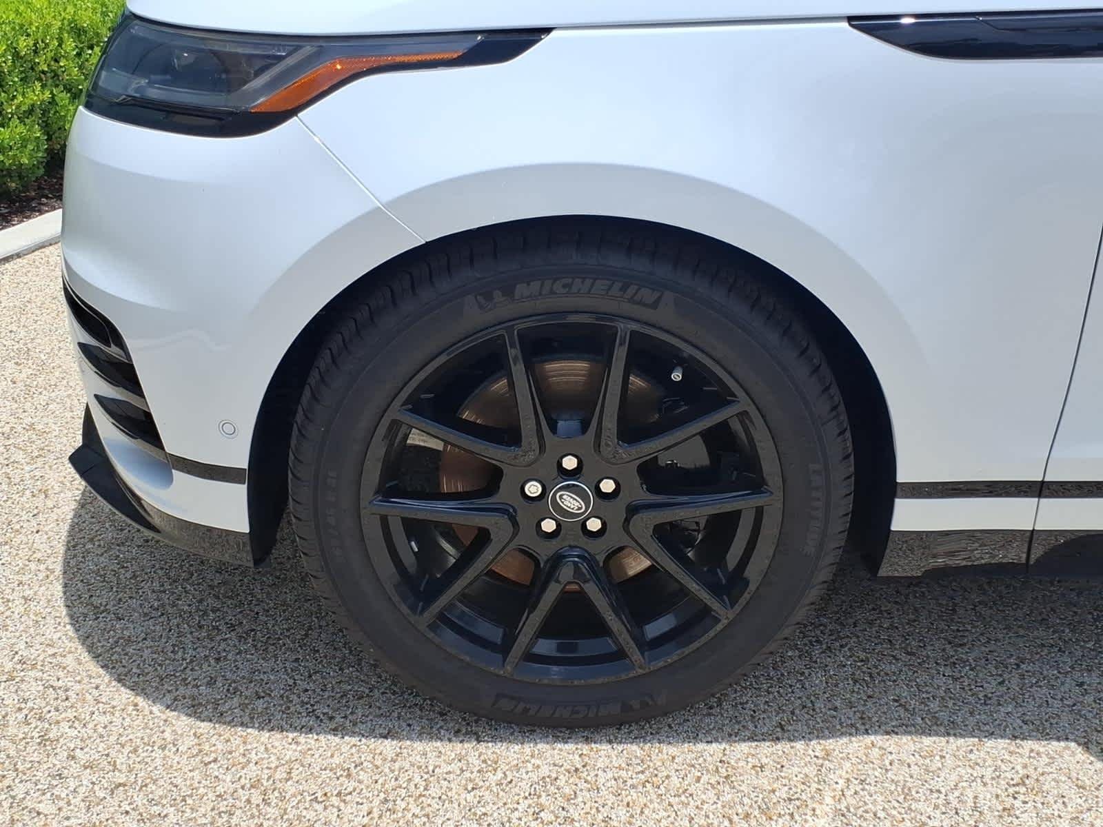 New 2026 Fuji White Land Rover Dynamic SE image 6
