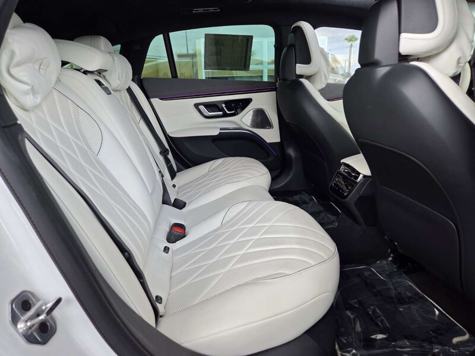 Certified Used 2024 MANUFAKTUR Moonlight White Metallic Mercedes-Benz EQS 580 image 18