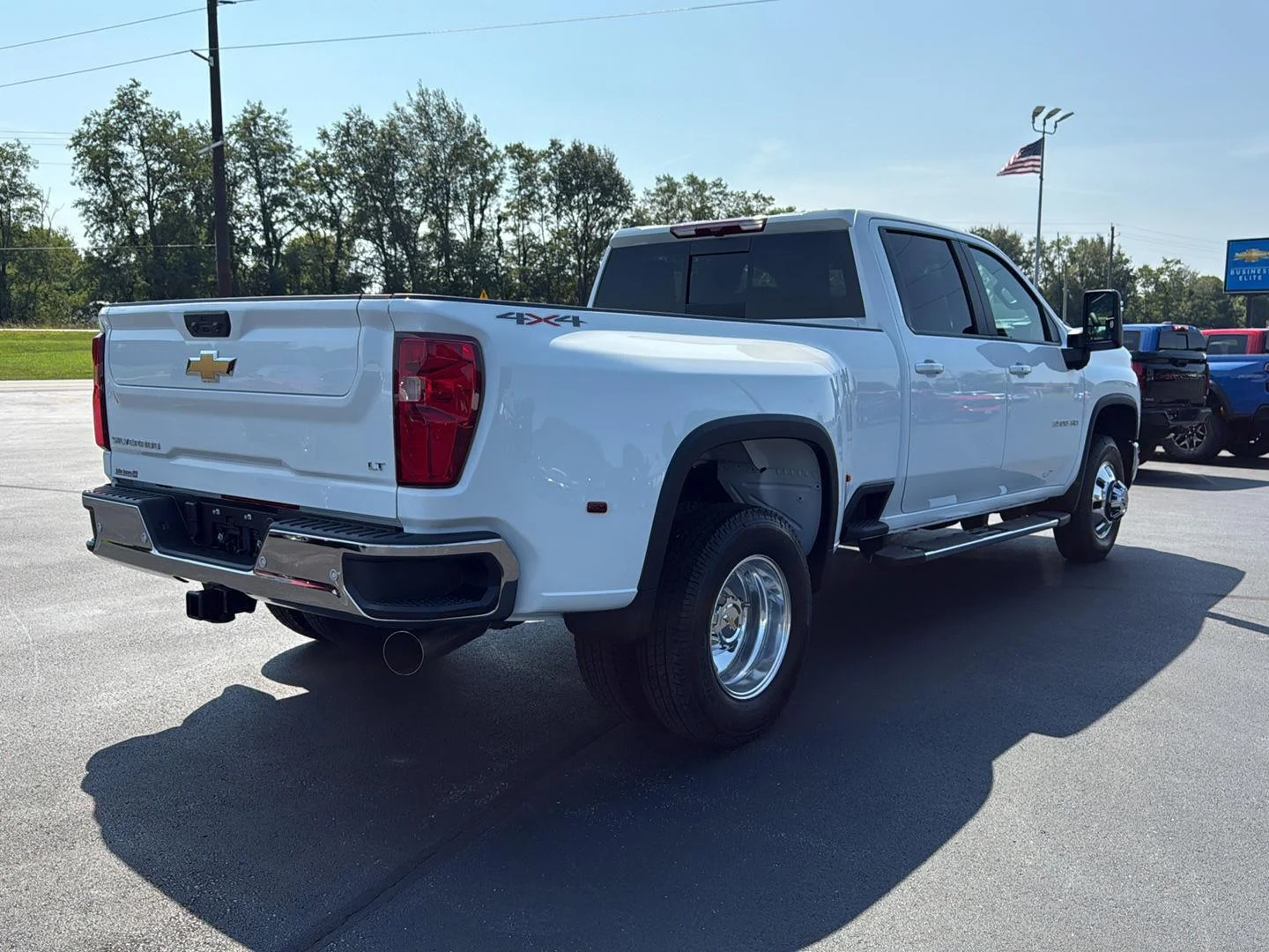 New 2026 Summit White Chevrolet LT DRW image 22
