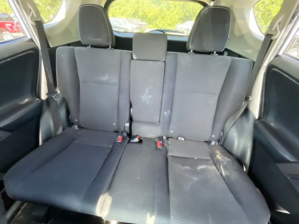 Used 2018 White Toyota XLE image 9