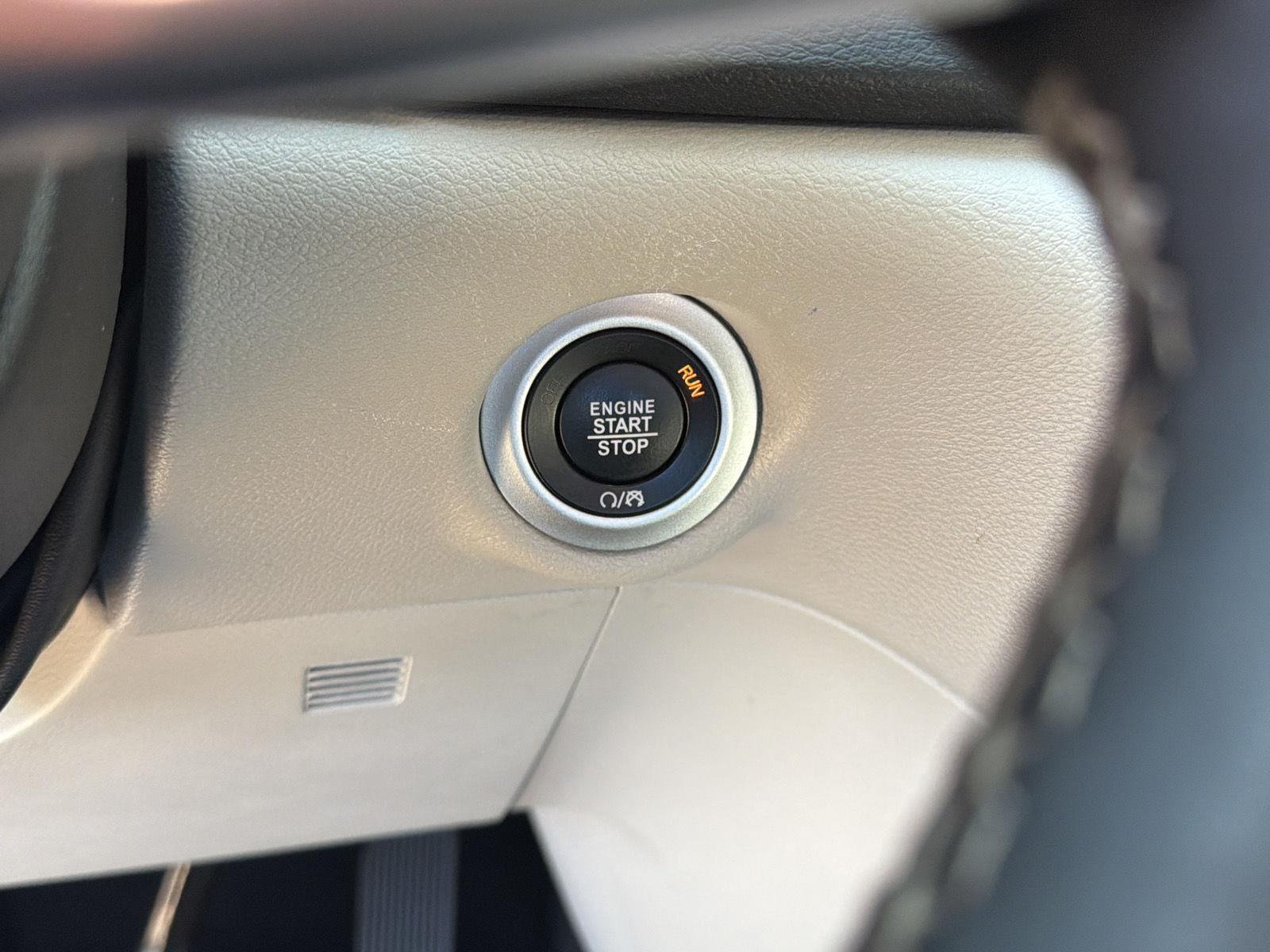 2024 Chrysler Pacifica Touring L - Photo 18