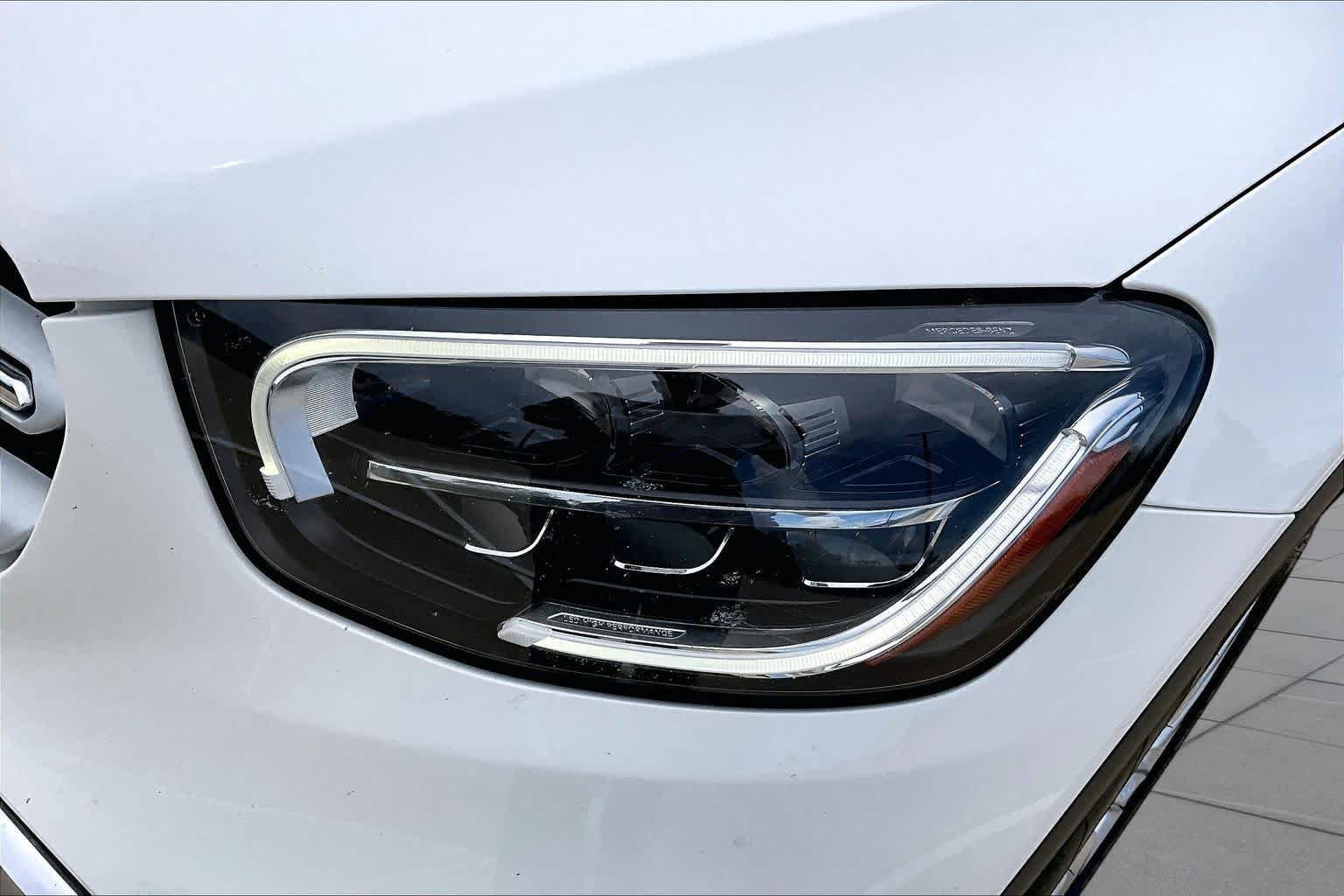 Used 2020 Polar White Mercedes-Benz GLC 300 image 27