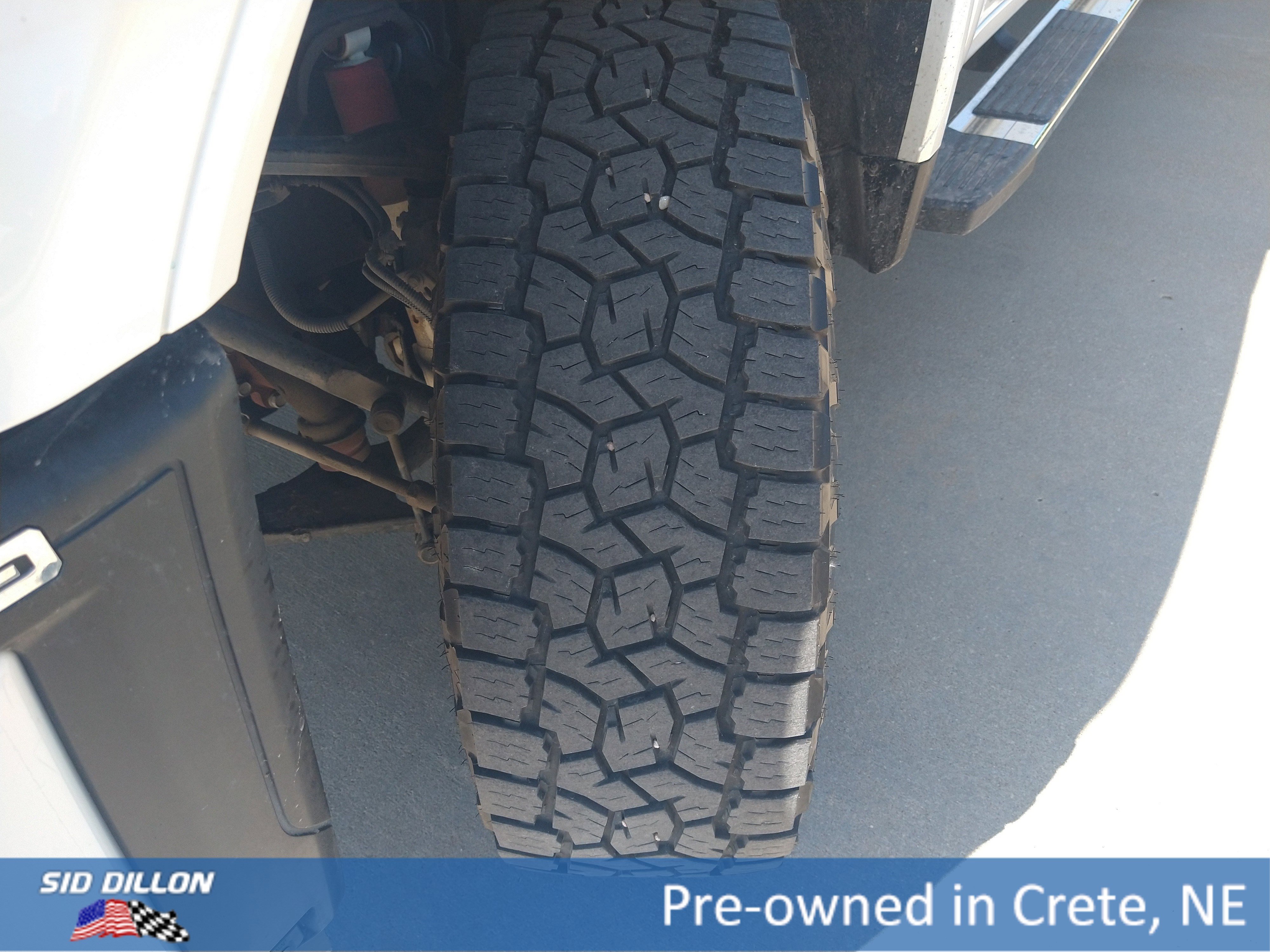 Used 2025 White Frost Tricoat GMC Denali image 12
