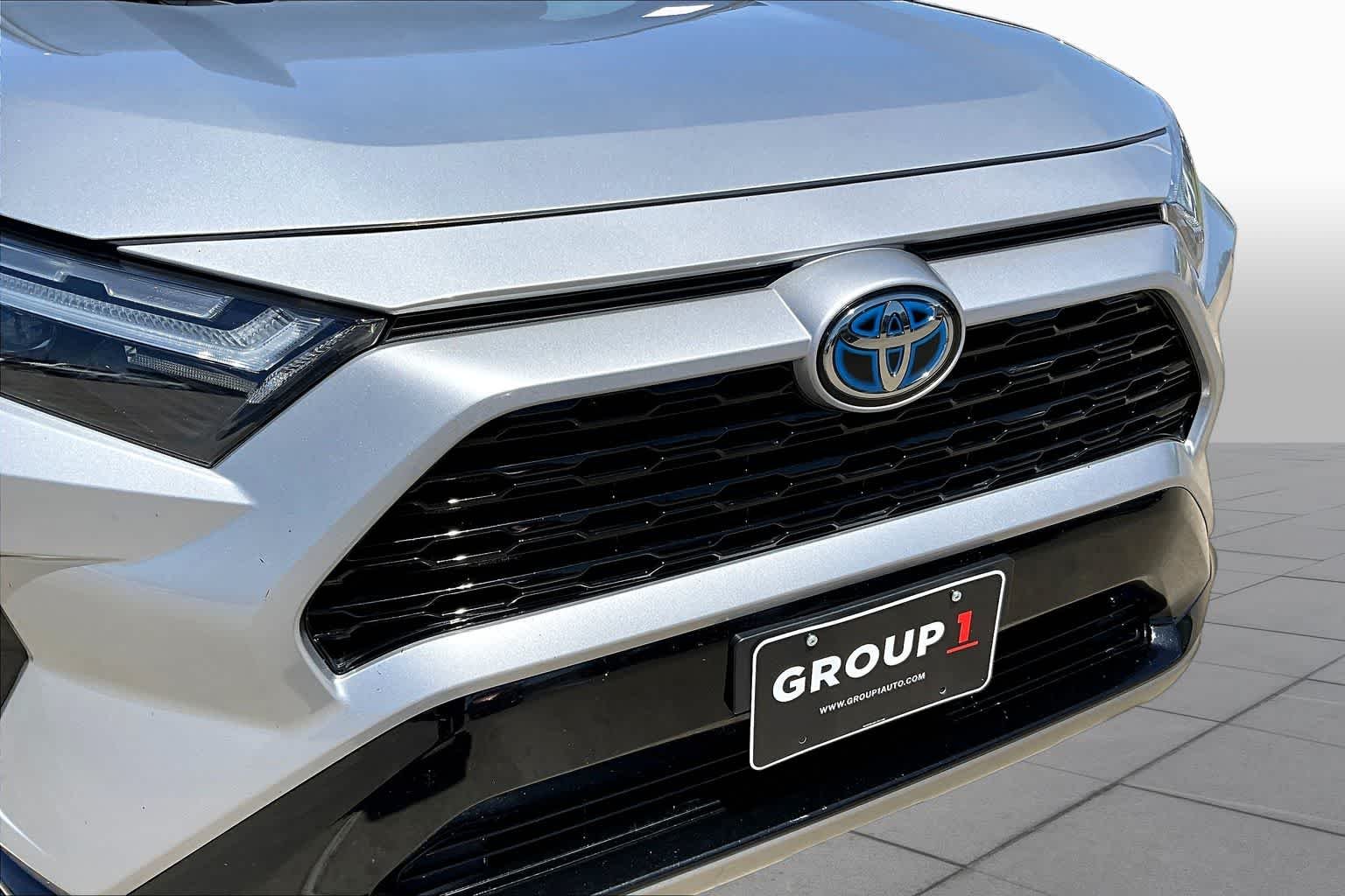 Used 2022 Silver Sky Metallic/Midnight Black Metallic Toyota Hybrid XSE image 28