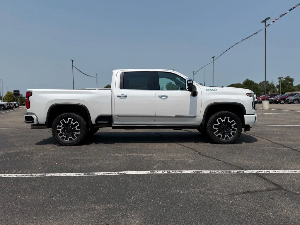 Used 2024 Beige Chevrolet High Country image 2