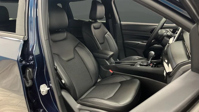 New 2026 Fathom Blue Pearl Coat Jeep Latitude image 22