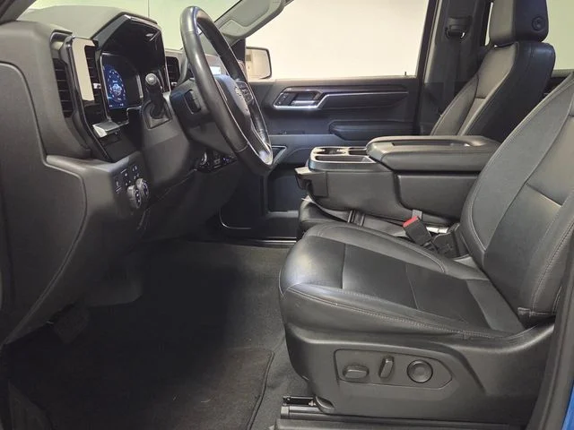 Used 2022 Blue Chevrolet LT image 5