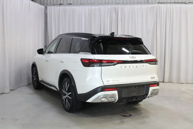 Used 2022 Black INFINITI Autograph image 26