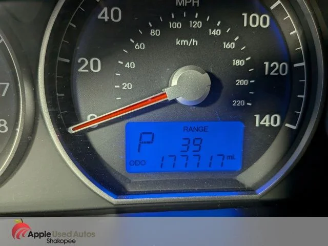 Used 2011 Gray Hyundai SE image 13
