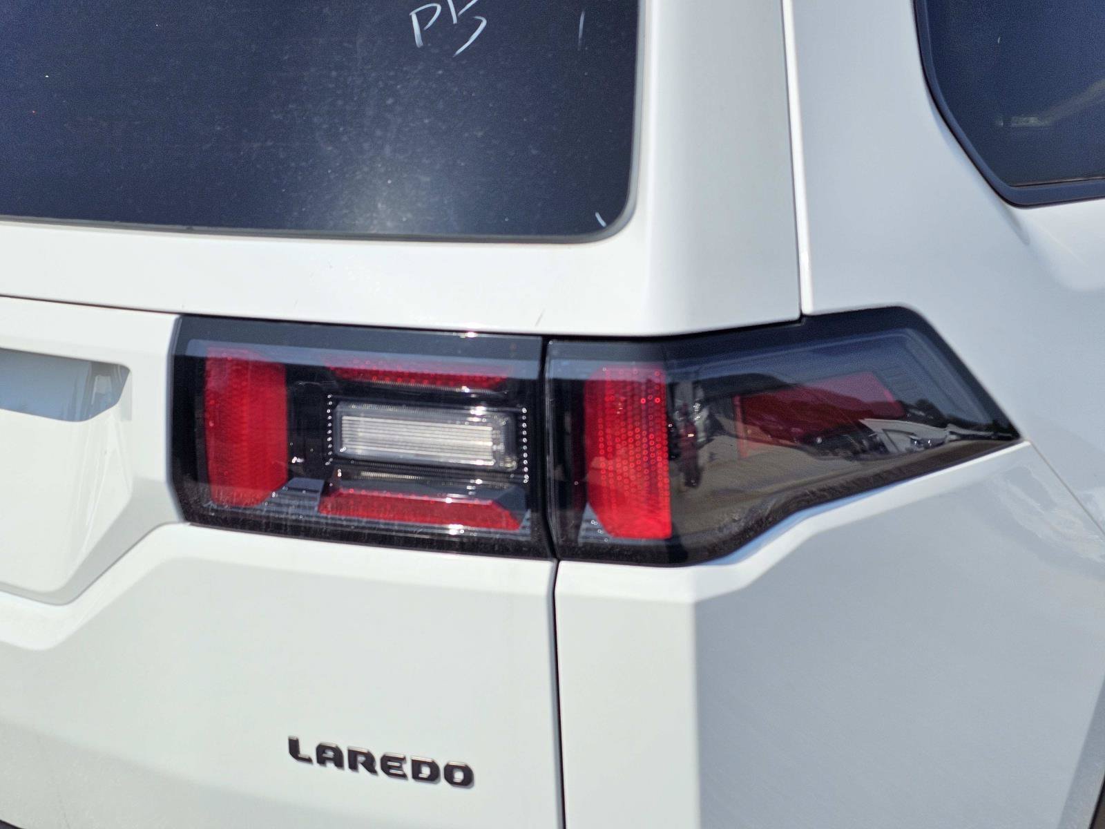 New 2026 Bright White Clear-Coat Exterior Paint Jeep Laredo image 9