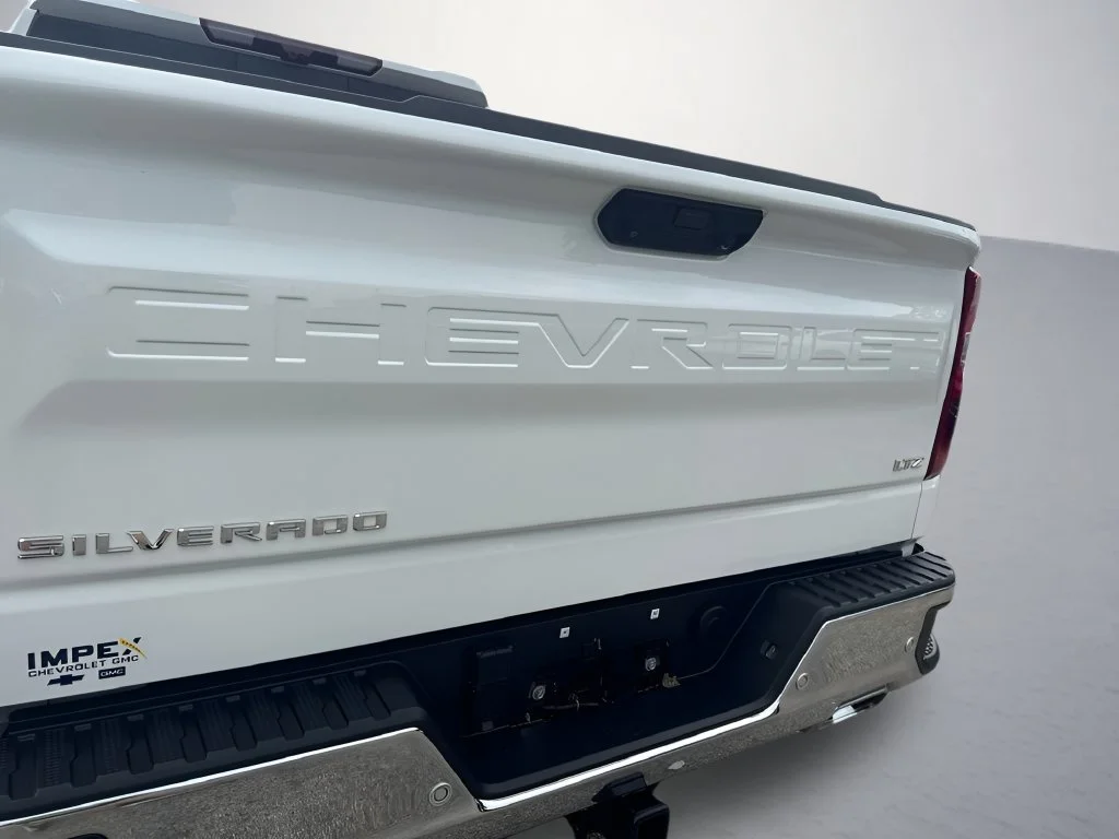 Used 2025 Summit White Chevrolet LTZ image 34