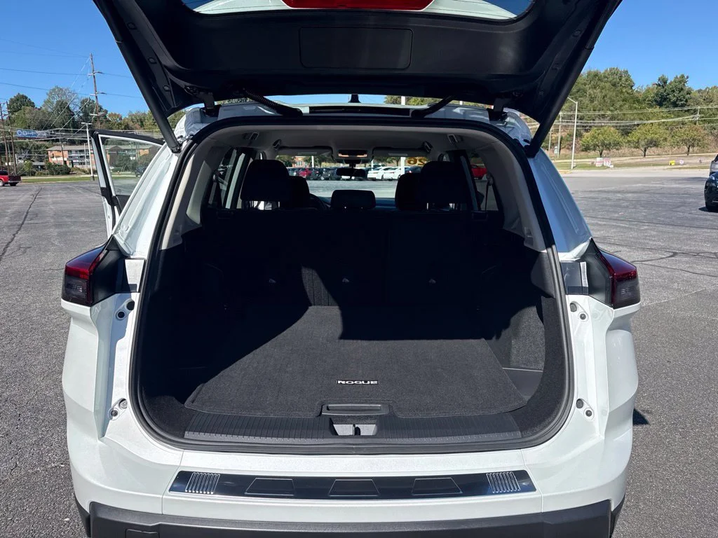 Used 2026 Everest White Nissan SV image 17