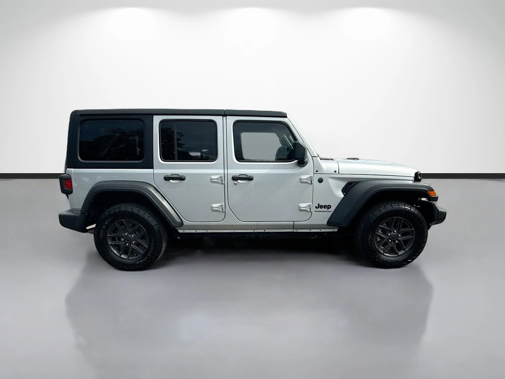 Used 2024 Silver Zynith Clearcoat Jeep Sport S image 2