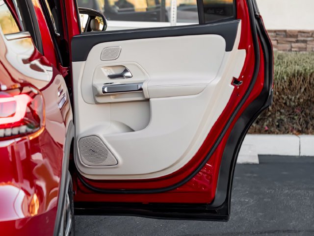 Used 2021 Patagonia Red Metallic Mercedes-Benz GLB 250 image 38