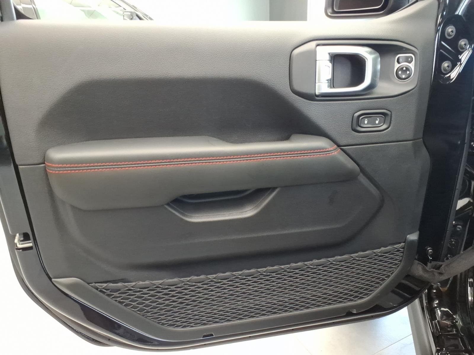 New 2026 Black Clear-Coat Exterior Paint Jeep  image 25