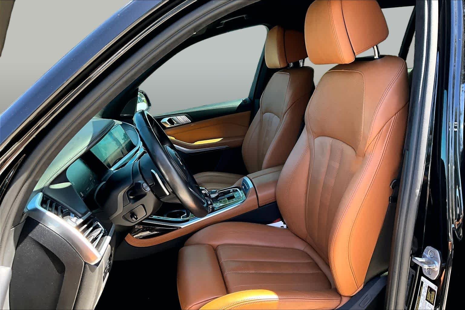 Used 2021 Black Sapphire Metallic BMW M50i image 8