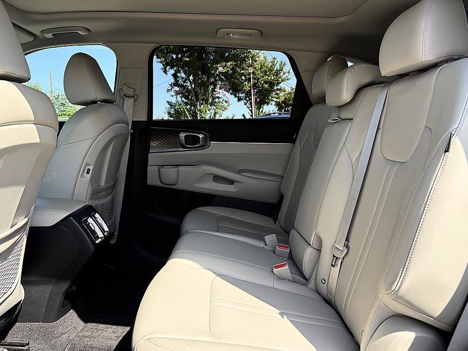 Used 2025 Everlasting Silver Kia S image 10