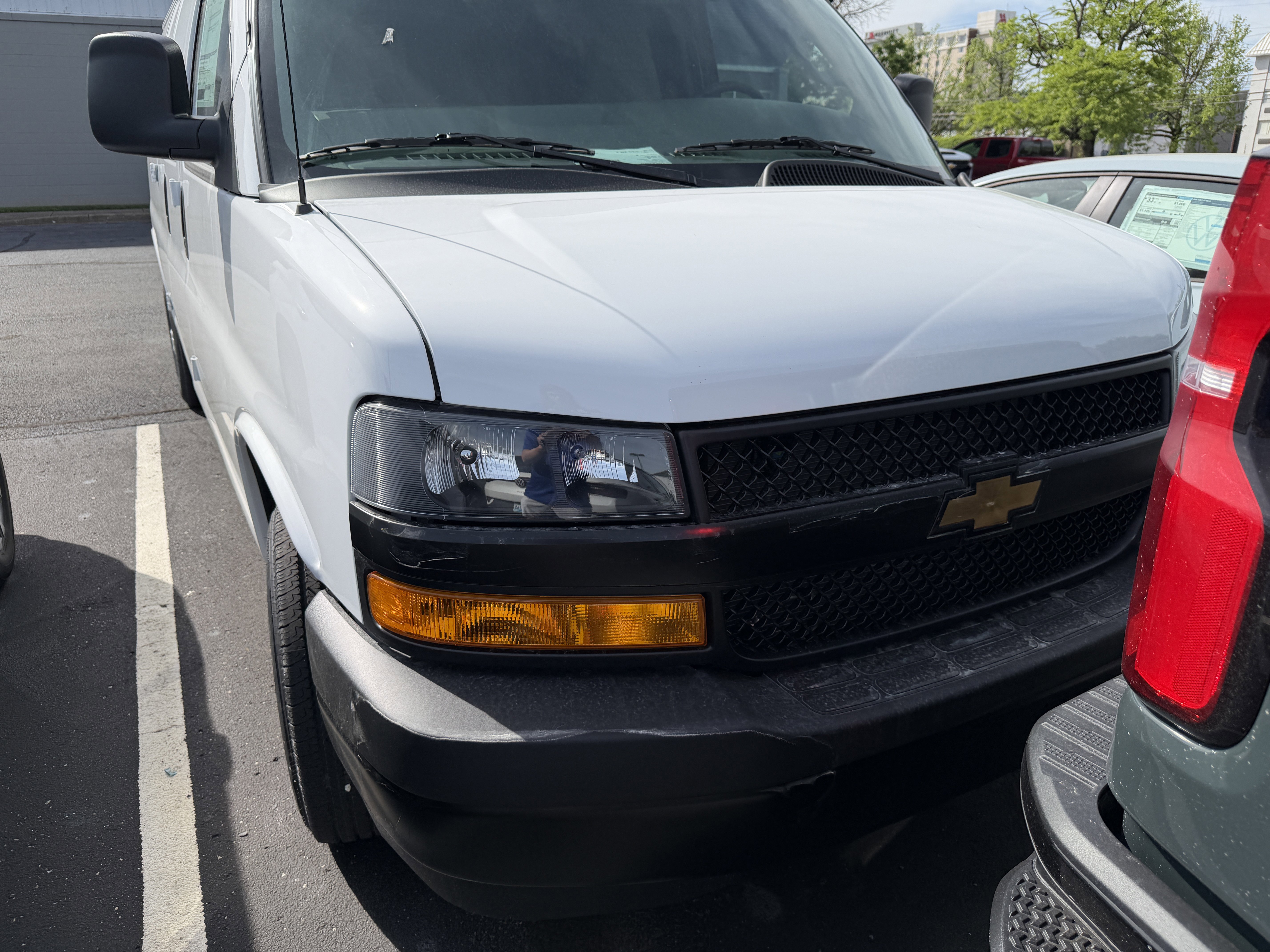 New 2026 Summit White Chevrolet 1WT image 3
