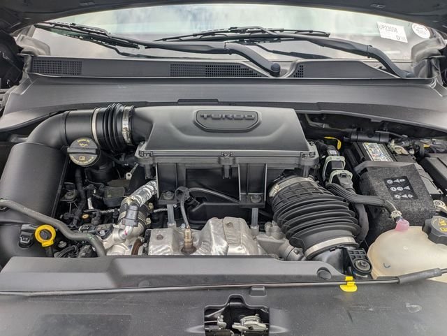 Used 2023 Gray Jeep Latitude image 11
