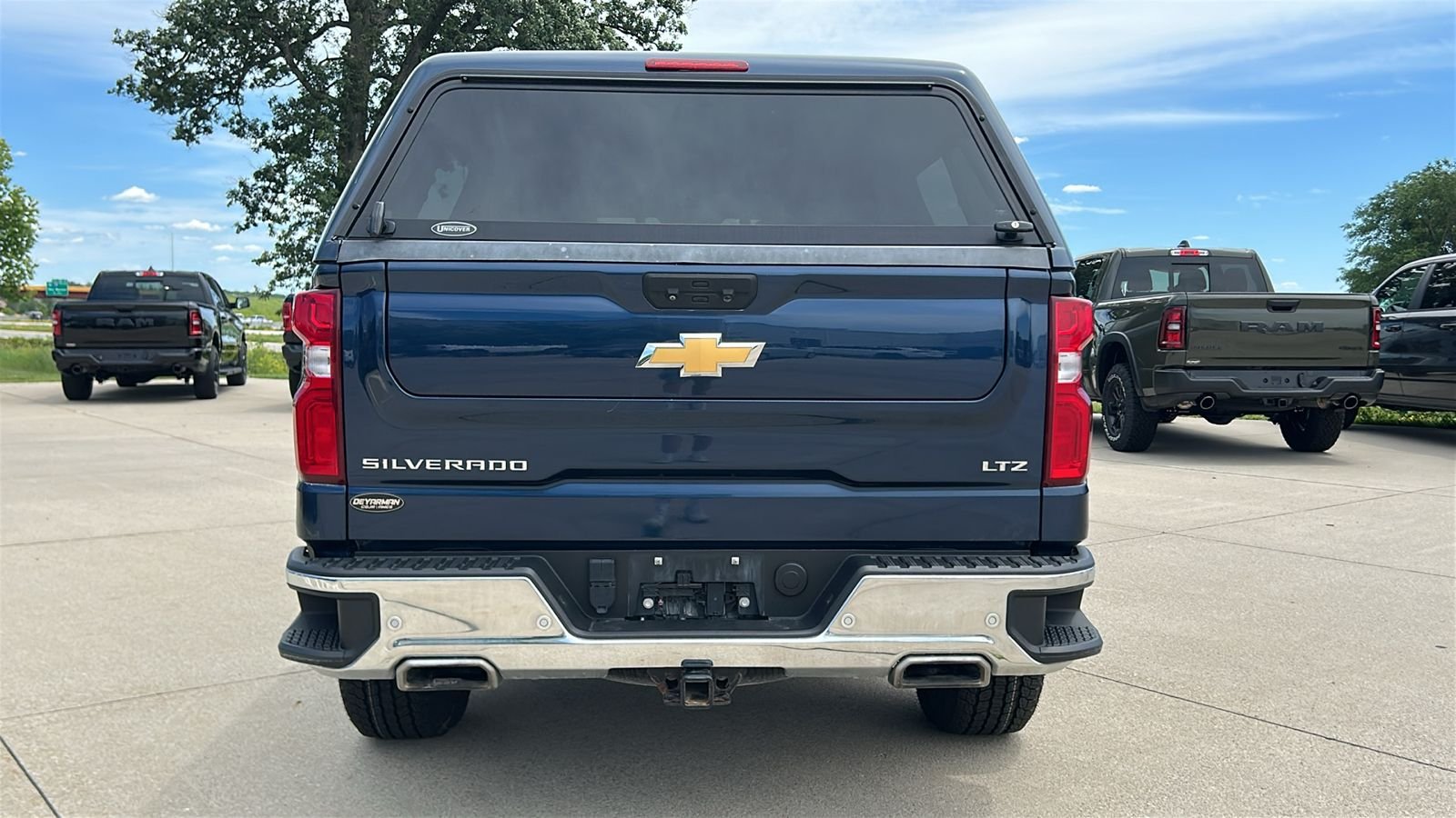 Used 2022 Blue Chevrolet LTZ image 5