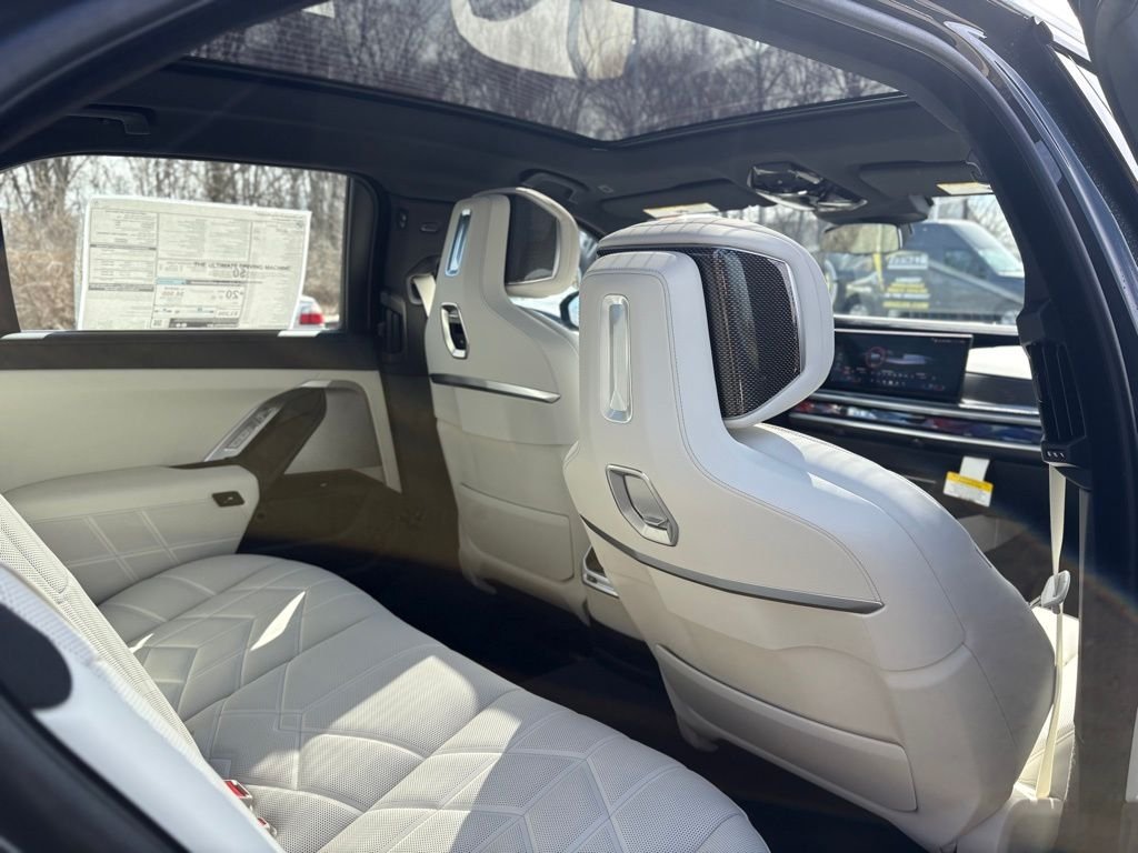 2025 BMW 7 Series 760i - Photo 15