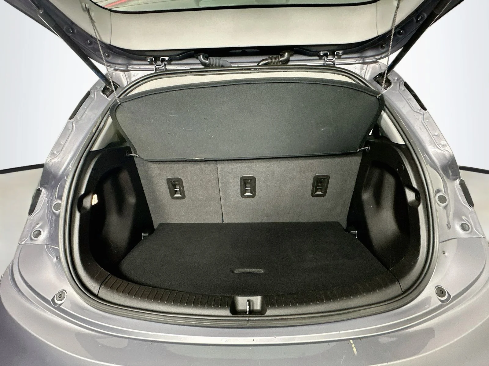 Used 2023 Gray Ghost Metallic Chevrolet 2LT image 27