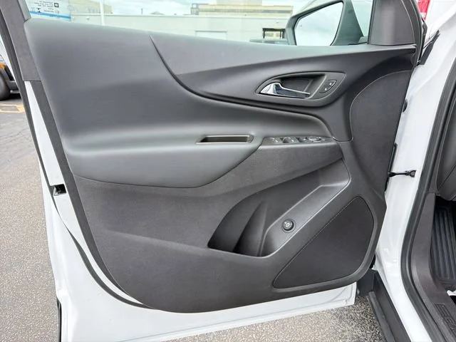 Used 2024 Summit White Chevrolet LT image 21