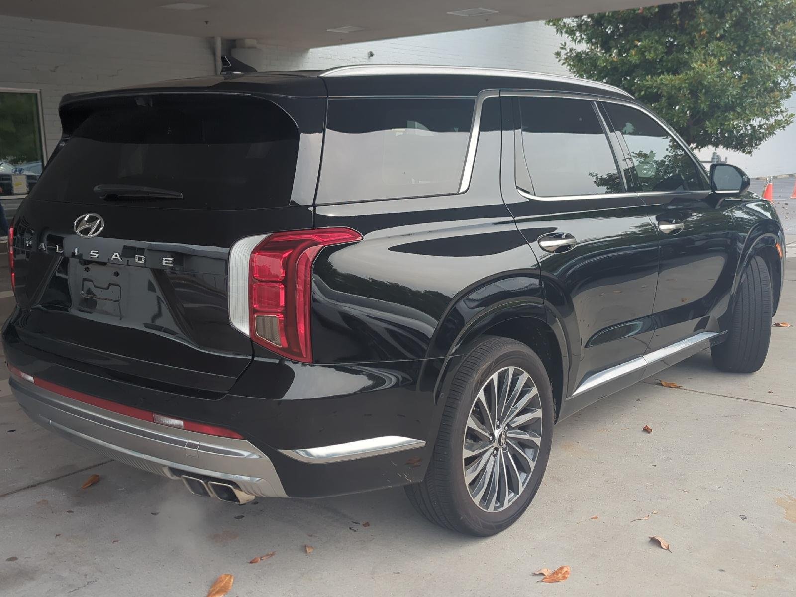 Used 2024 Abyss Black Pearl Hyundai Calligraphy image 4