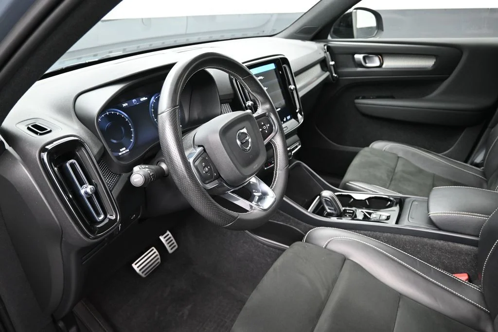 Used 2021 Thunder Gray Metallic Volvo R-Design image 10