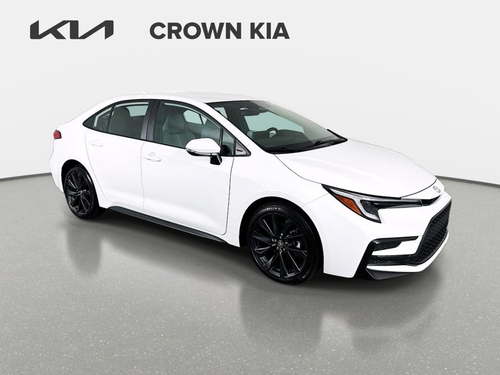 Used 2024 Ice Toyota SE image 3