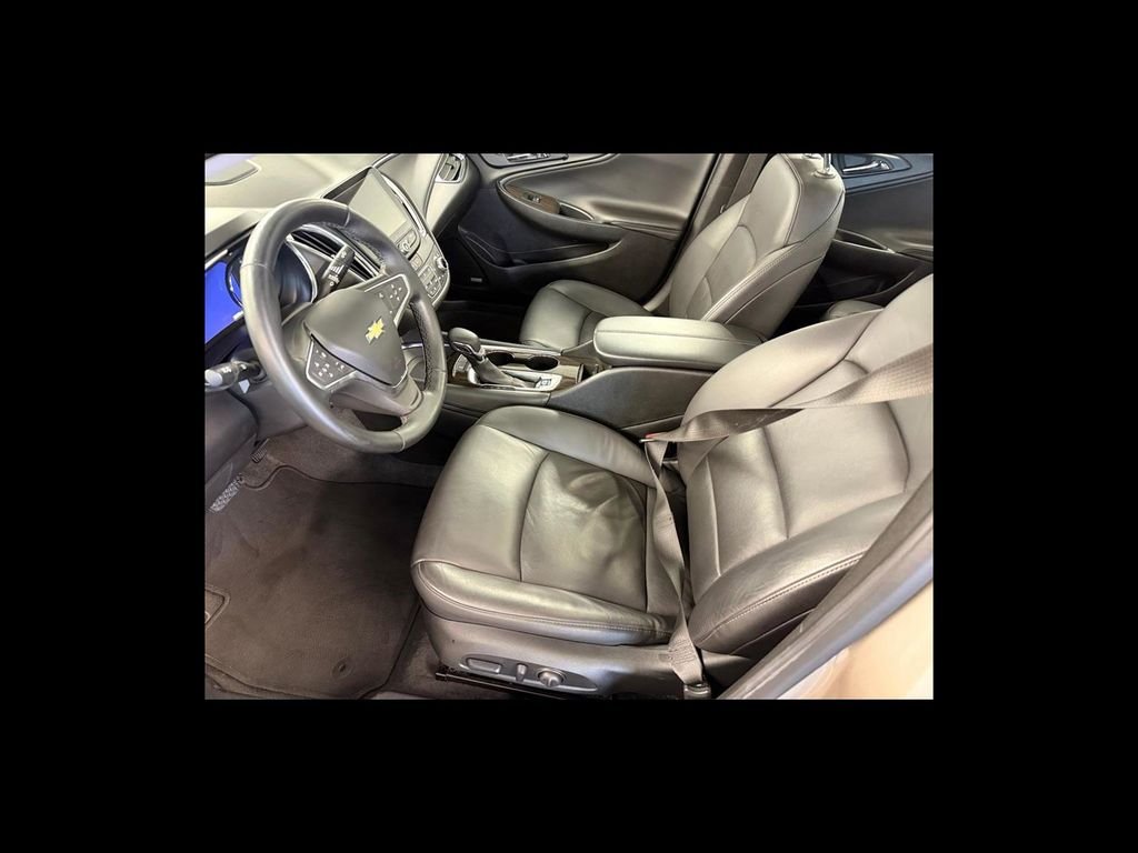 Used 2024 Gray Chevrolet LT image 11