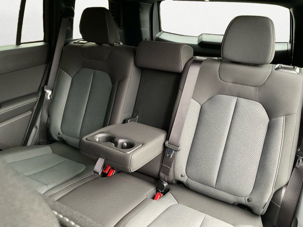 New 2026 Diamond Black Crystal Pearl-Coat Exterior Paint Jeep Laredo image 9