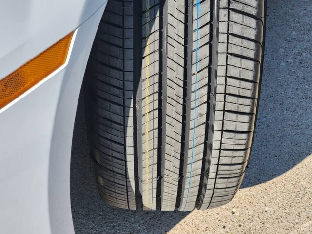 Used 2015 SUMMIT WHITE Chevrolet LT image 18