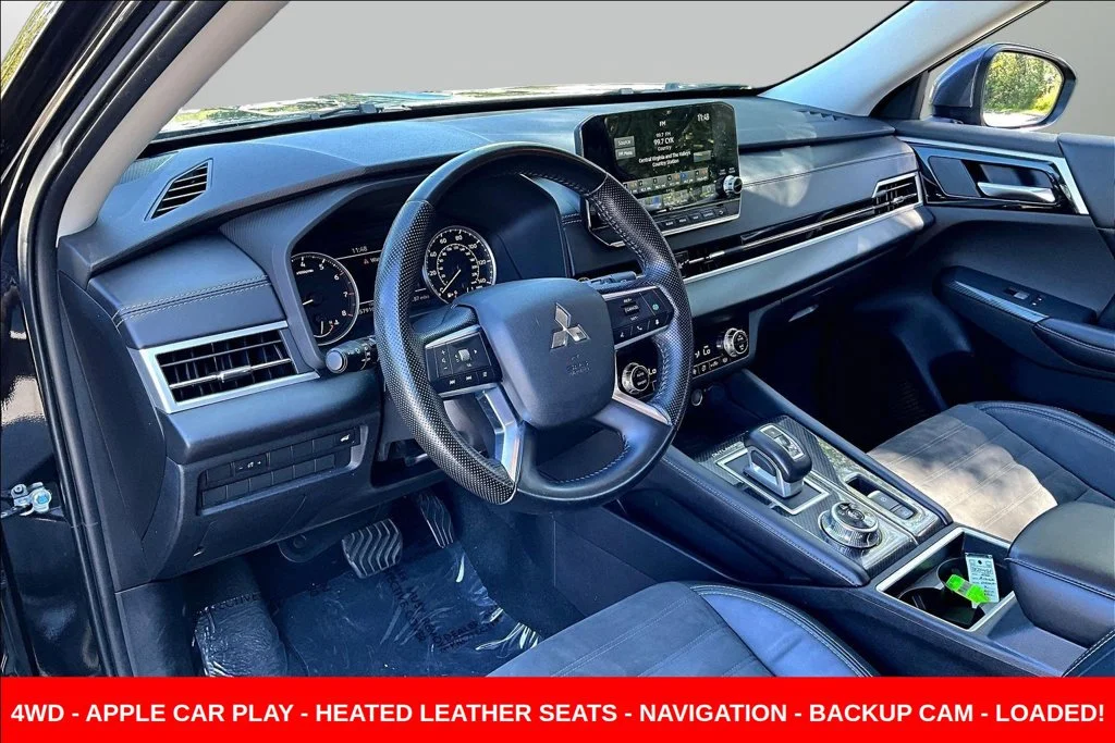 Used 2022  Mitsubishi SE image 21