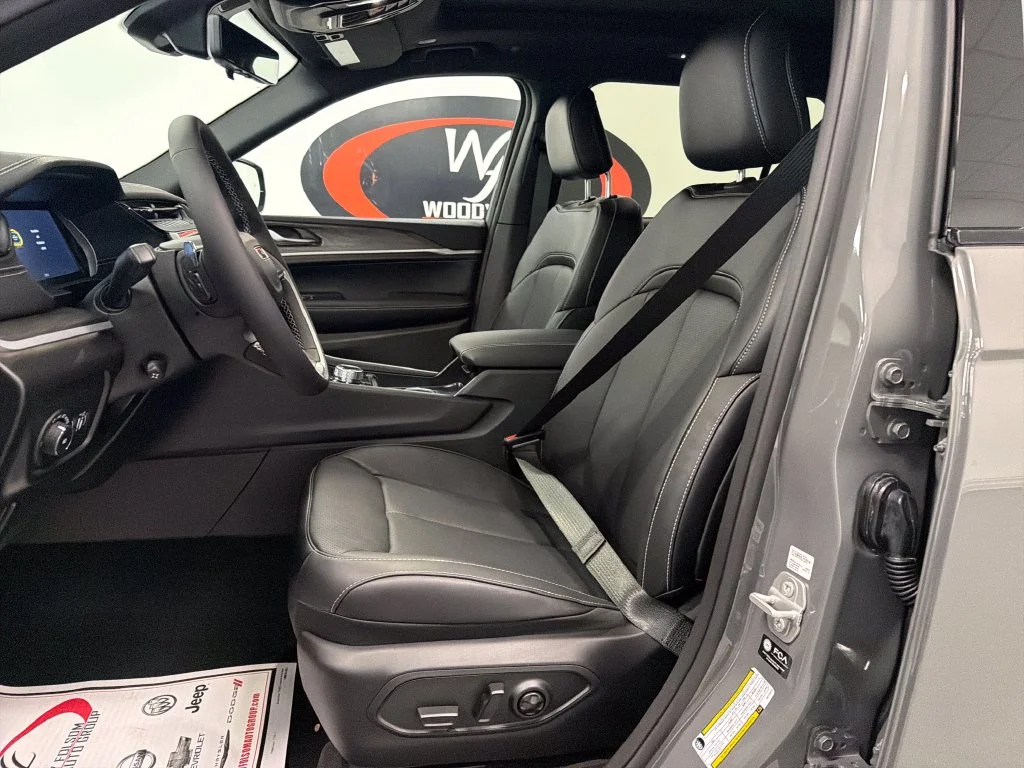 New 2027 Gray Jeep Limited image 21