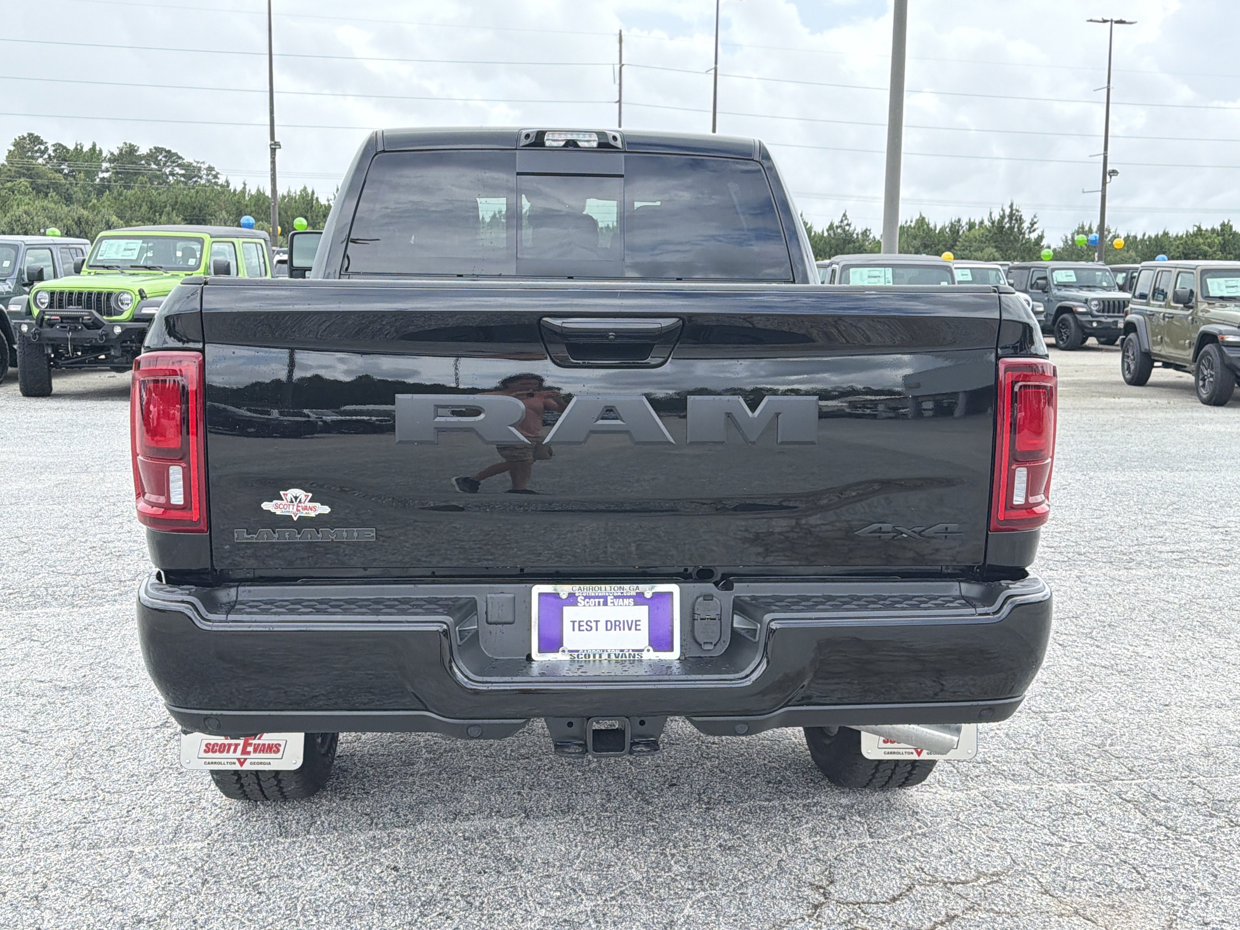 New 2026 Diamond Black Crystal Pearl-Coat Exterior Paint RAM Laramie image 7