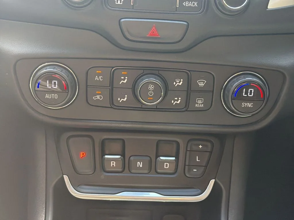 Used 2021 Silver GMC SLT image 16