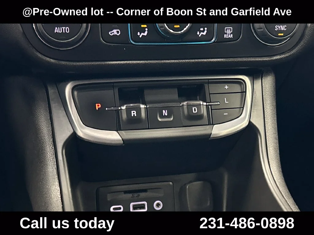 Used 2024 Blue GMC SLT image 21