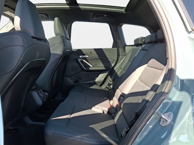 New 2026 Cape York Green Metallic BMW xDrive28i image 9