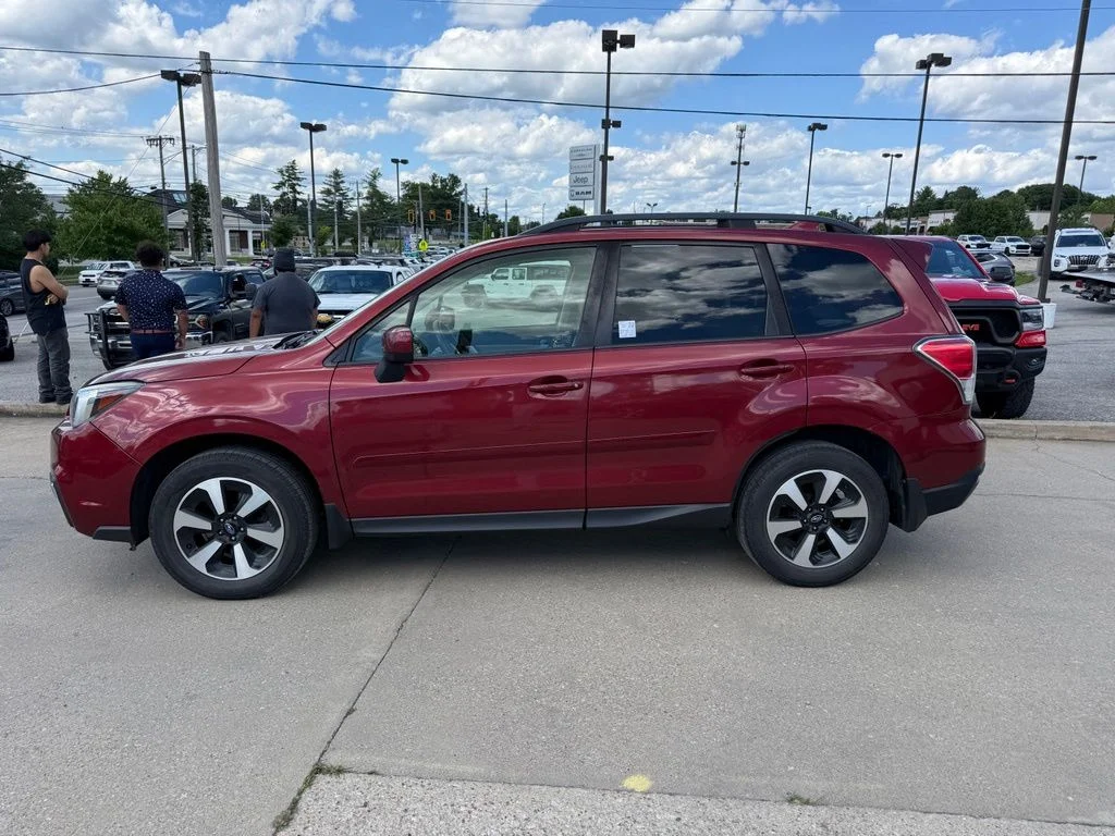 Used 2017 Red Subaru 2.5i Premium image 9