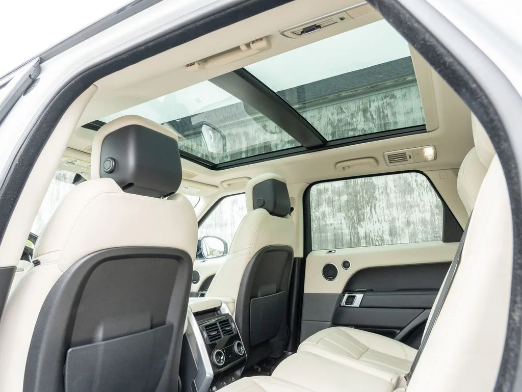 Used 2022 White Land Rover HSE Silver Edition image 32
